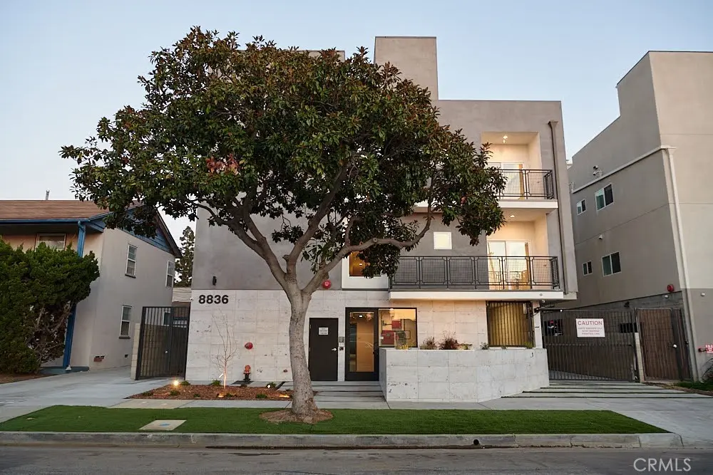 8836 Reading, Los Angeles, CA — listing photo 1
