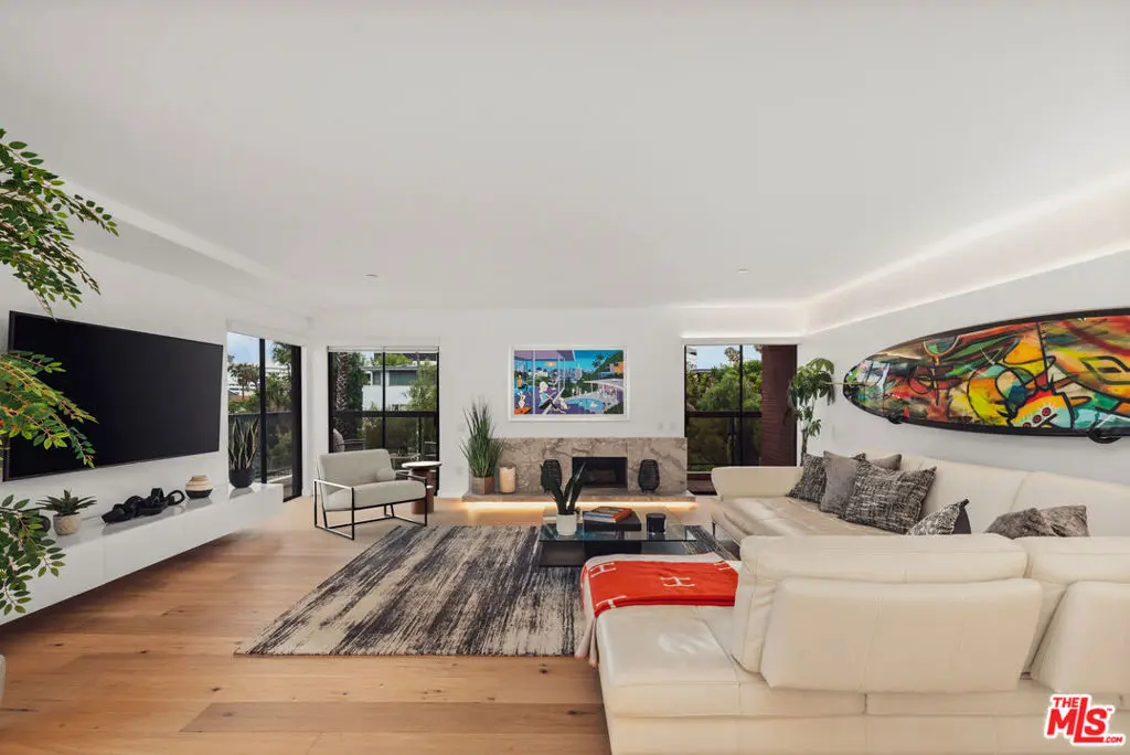 Condominium for rent at 1133 5th Street 204, Santa Monica, CA featuring 2 beds and 3 baths