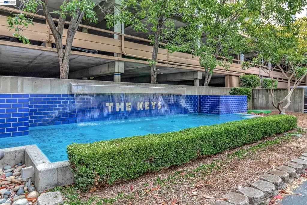 410 N Civic Dr 302, Walnut Creek, CA — listing photo 1