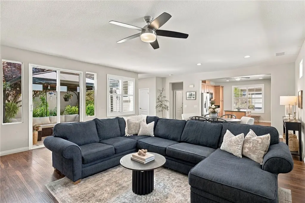 10300 Evora Lane, Bakersfield, CA — listing photo 1