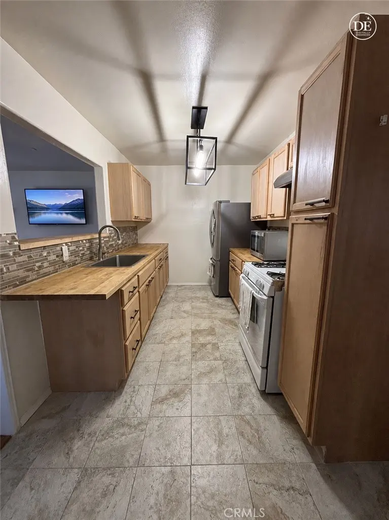 Single Family Residence for sale at 1900 Sunrise, Barstow, CA featuring 3 beds and 2 baths