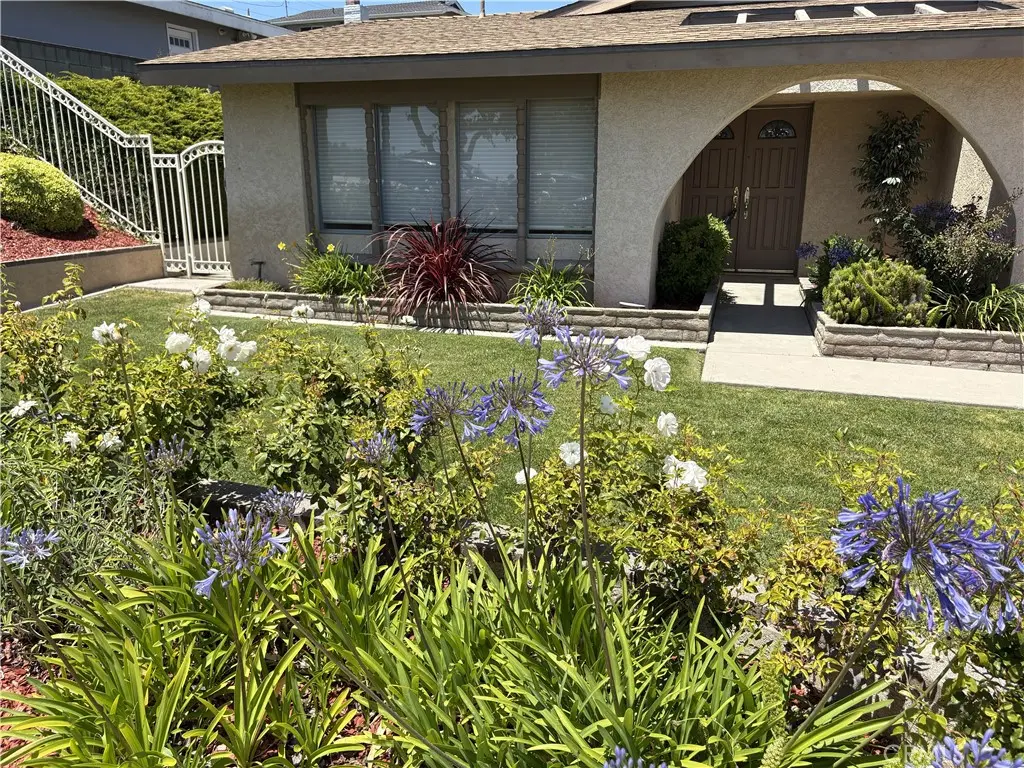 Single Family Residence for sale at 27659 Flaming Arrow, Rancho Palos Verdes, CA featuring 4 beds and 3 baths