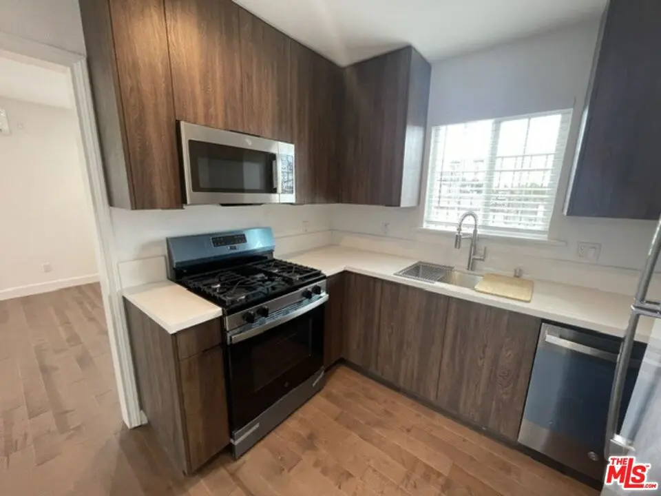2000 Lincoln Boulevard 2004, Venice, CA — listing photo 1