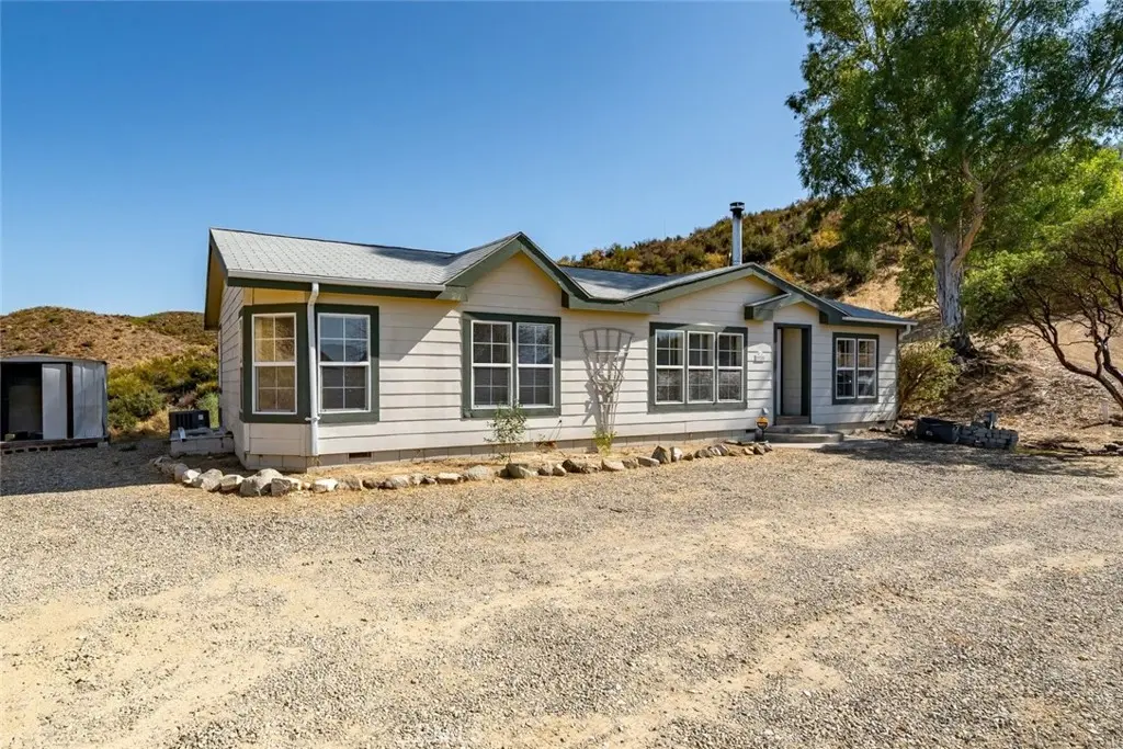 9725 Huer Huero Rd, Creston, CA — listing photo 1