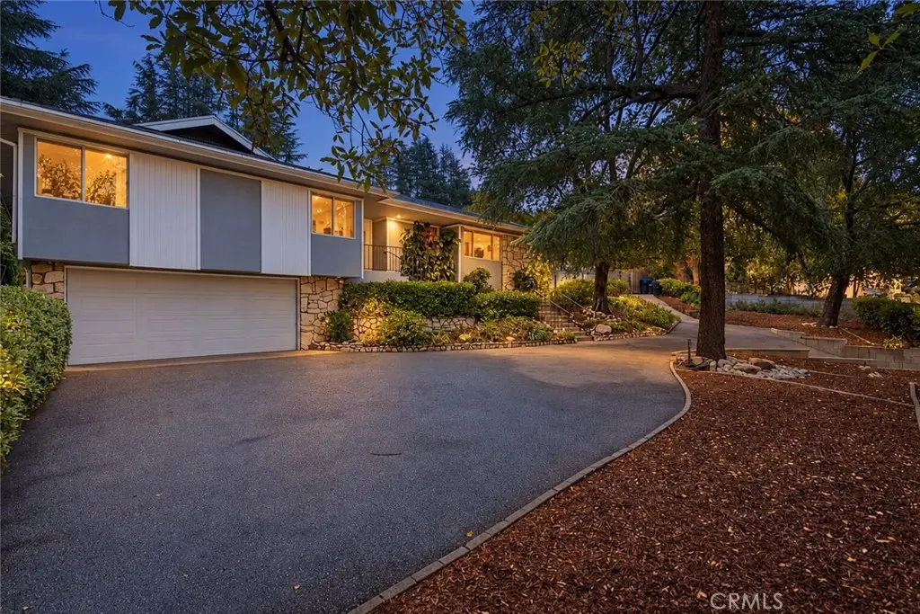 Single Family Residence for rent at 931 Vista Del Valle, La Canada Flintridge, CA featuring 4 beds and 3 baths