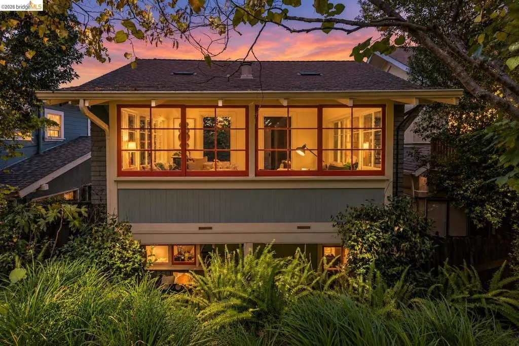 Single Family Residence for sale at 456 Stow Ave, Oakland, CA featuring 3 beds and 2 baths