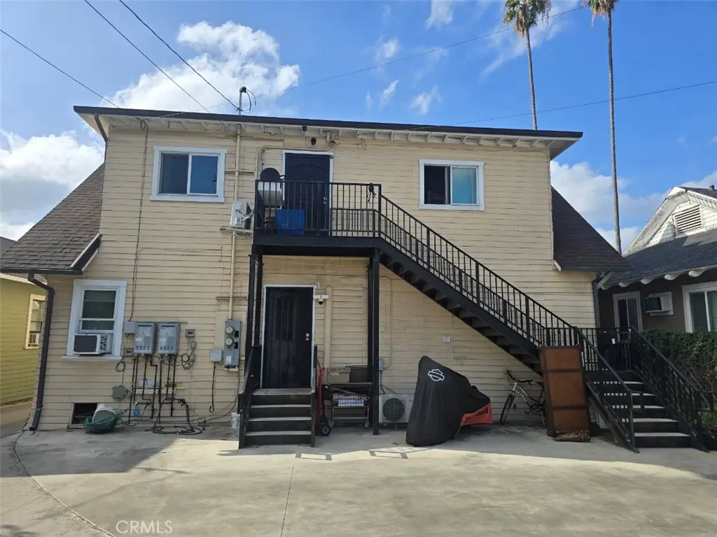 Duplex for rent at 2899 W 14th Street, Los Angeles, CA featuring 3 beds and 2 baths