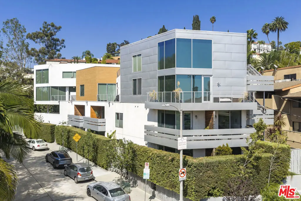 6683 Franklin Avenue 3, Los Angeles, CA — listing photo 1