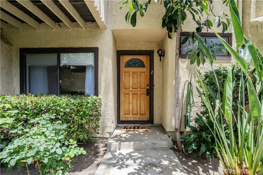 6746 Encino Avenue 2, Lake Balboa, CA — listing photo 1