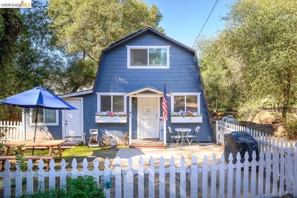 Single Family Residence for sale at 11741 Campo Seco Rd, Sonora, CA featuring 2 beds and 2 baths