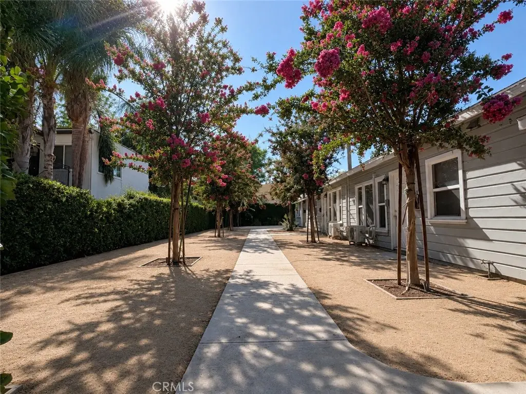 889 N Oakland 891, Pasadena, CA — listing photo 1
