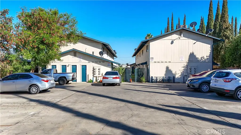 940 K, Merced, CA — listing photo 1