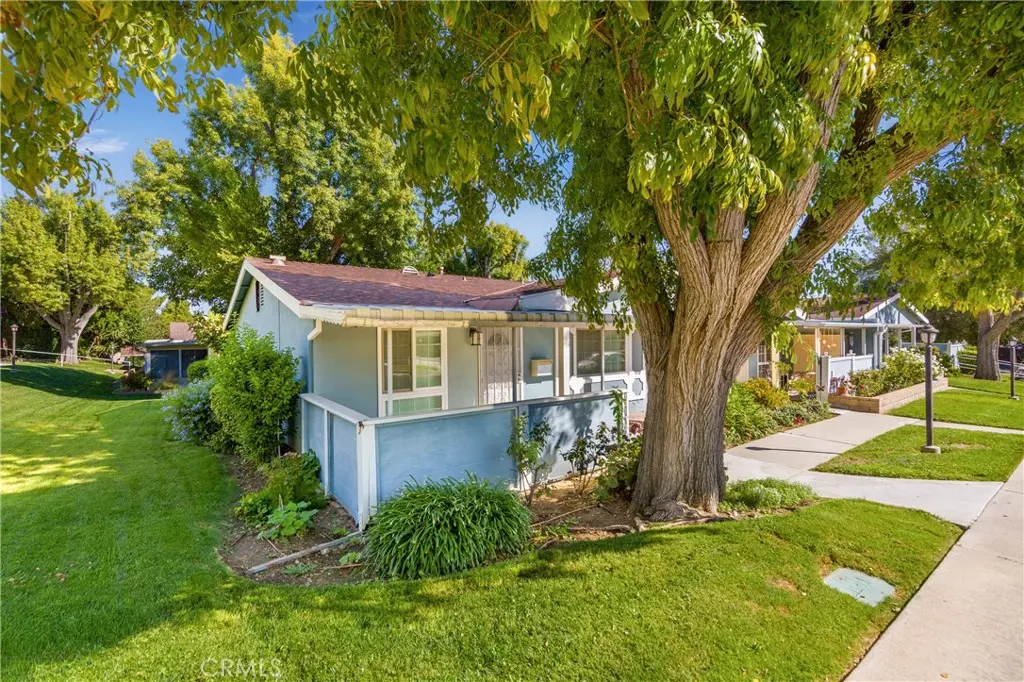 19139 Avenue Of The Oaks D, Newhall, CA — listing photo 1