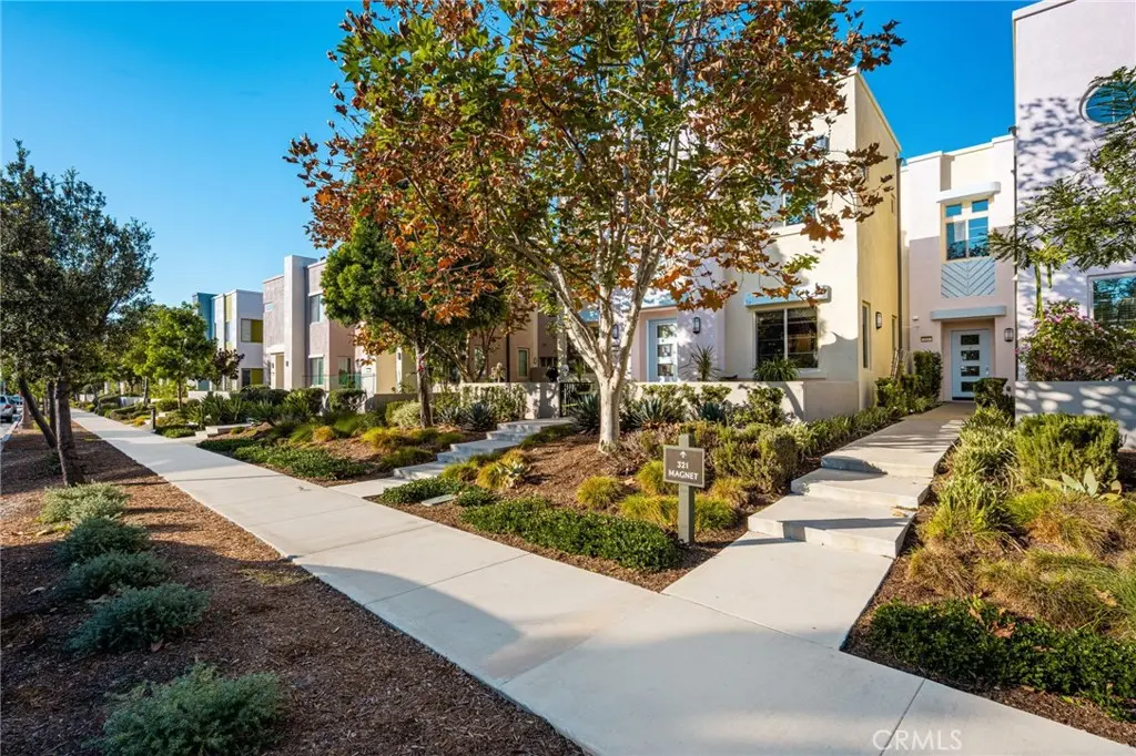 Condominium for rent at 321 Magnet, Irvine, CA featuring 3 beds and 2 baths
