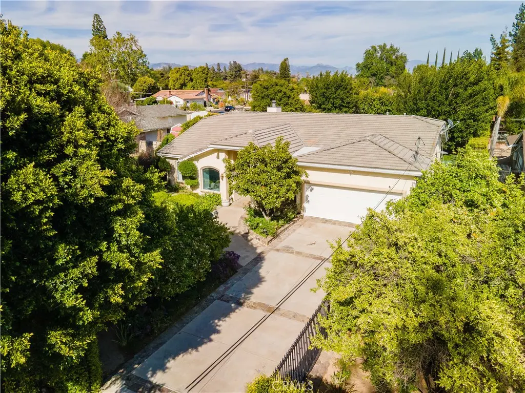 9240 Encino, Northridge, CA — listing photo 1