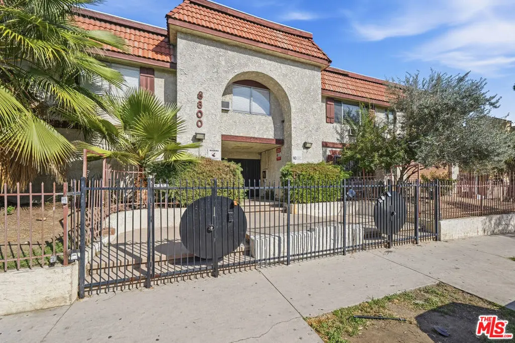 8800 Cedros Avenue 212, Panorama City, CA — listing photo 1
