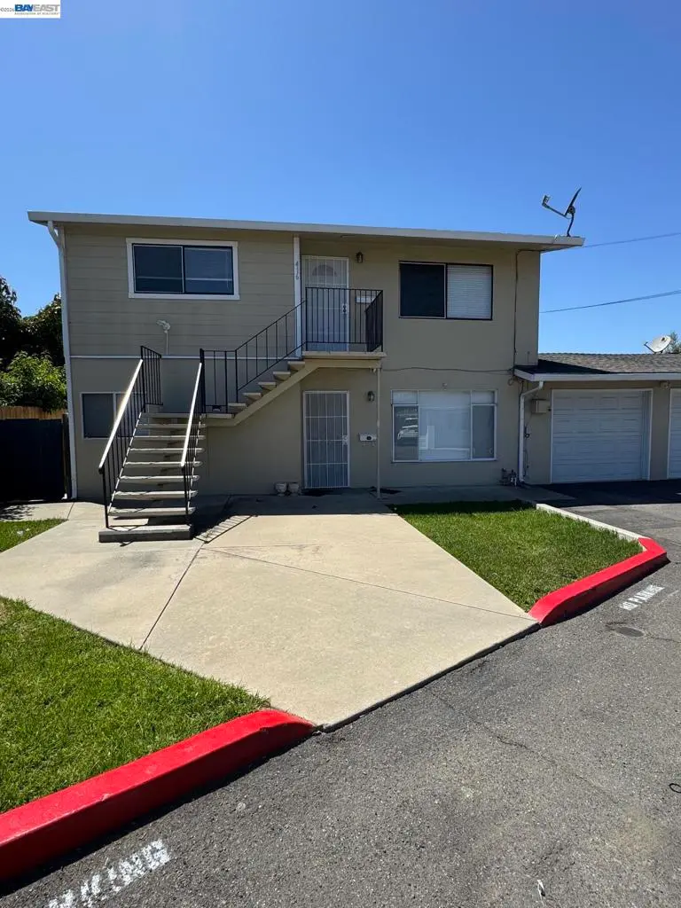 Residential Lease for rent at 416 GROVE WAY, Hayward, CA featuring 2 beds and 1 bath
