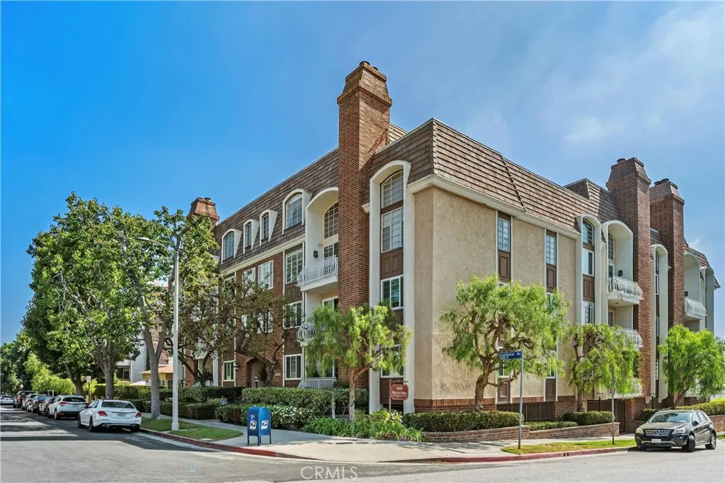 10668 Eastborne Avenue 207, Los Angeles, CA — listing photo 1