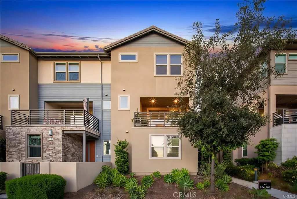 Townhouse for rent at 204 Keeper, Irvine, CA featuring 4 beds and 4 baths