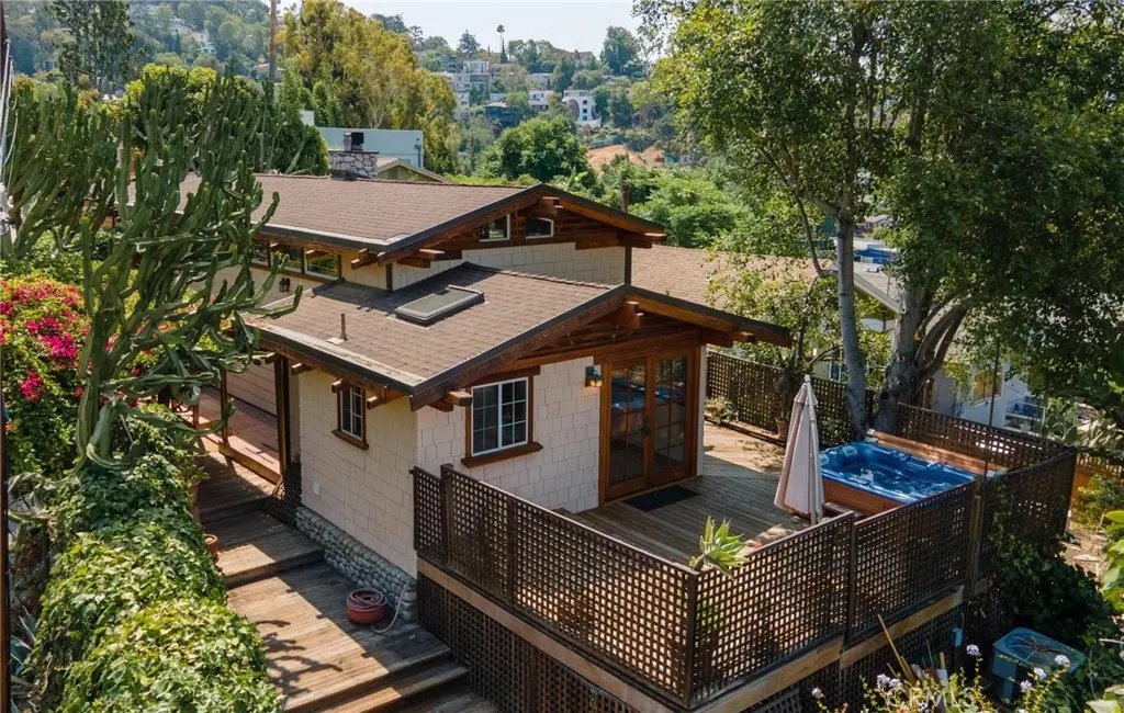 Single Family Residence for rent at 3950 De Longpre Avenue, Los Angeles, CA featuring 2 beds and 1 bath
