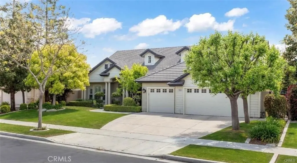 10803 Whitburn Street, Bakersfield, CA — listing photo 1