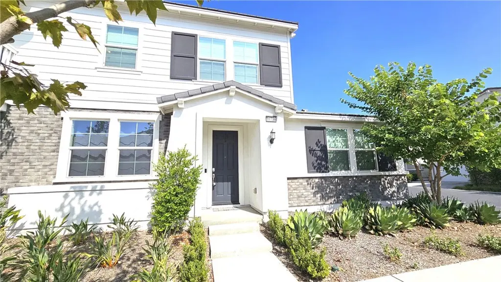 16736 Stags Leap, Fontana, CA — listing photo 1