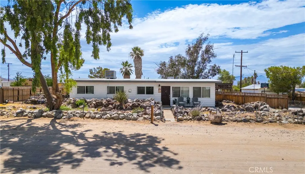 1263 S Primrosee, Ridgecrest, CA — listing photo 1