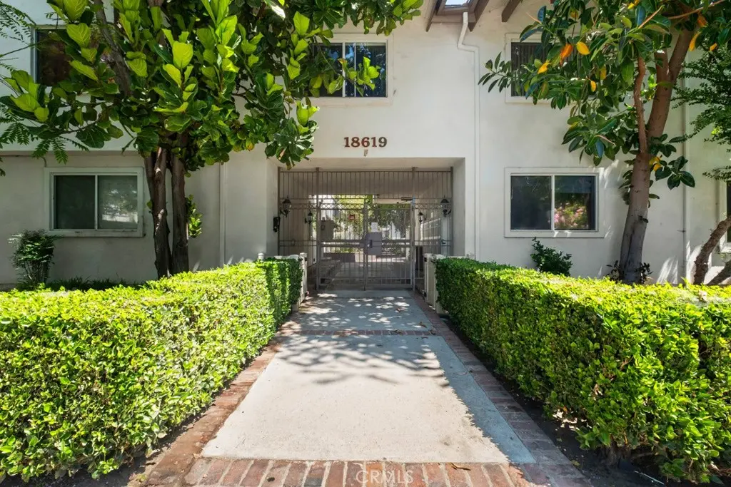 18619 Collins F30, Los Angeles, CA — listing photo 1