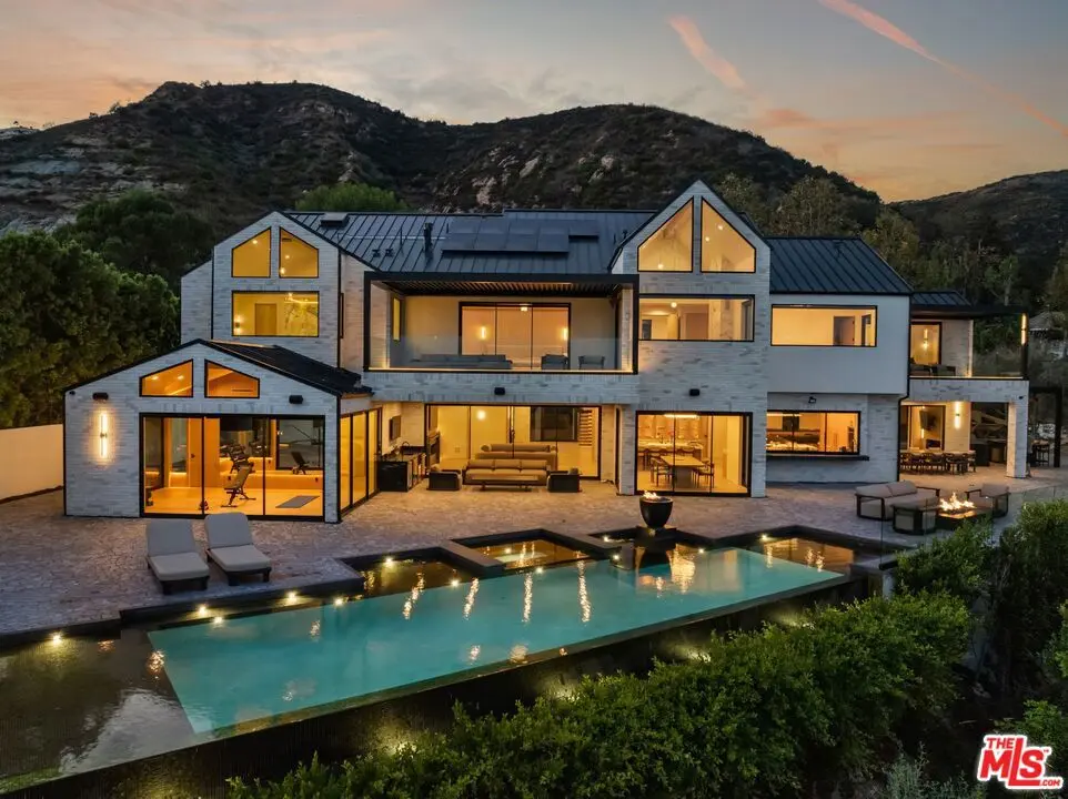 Single Family Residence for rent at 1390 Bella Oceana Vista, Los Angeles, CA featuring 7 beds and 8 baths