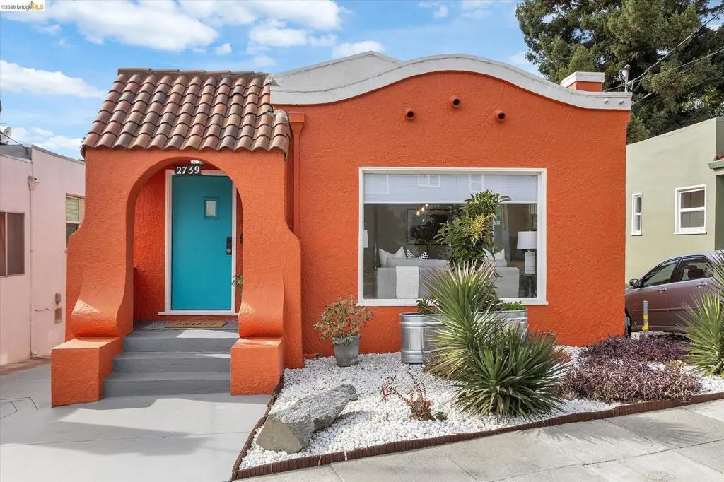 Single Family Residence for sale at 2739 Grande Vista Ave, Oakland, CA featuring 3 beds and 2 baths