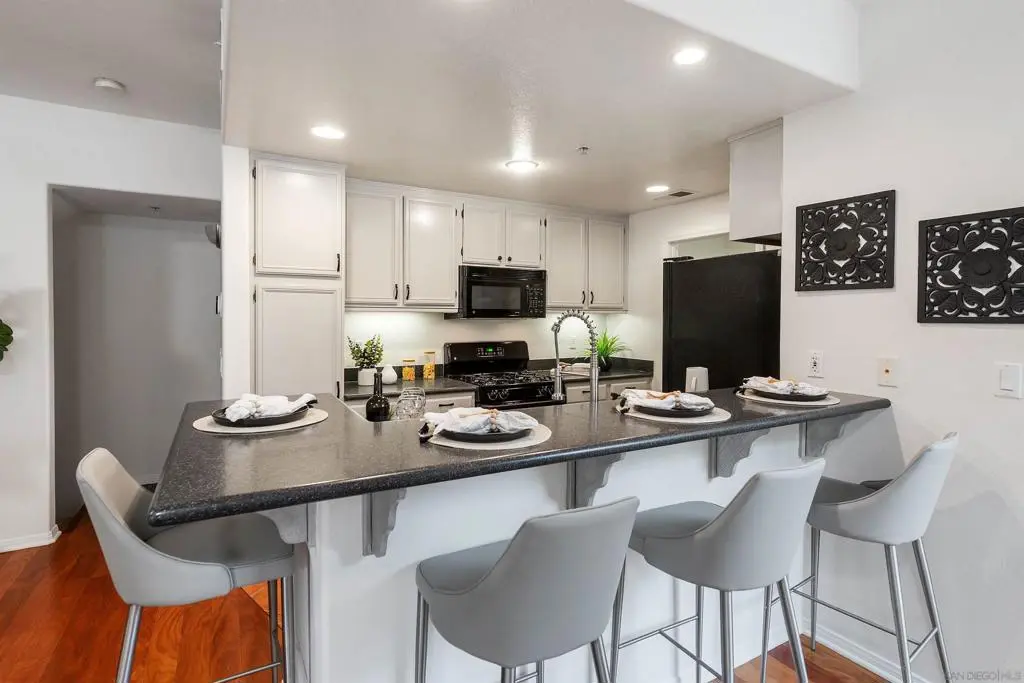 Residential Lease for rent at 13021 Evening Creek Drive 21, San Diego, CA featuring 2 beds and 3 baths
