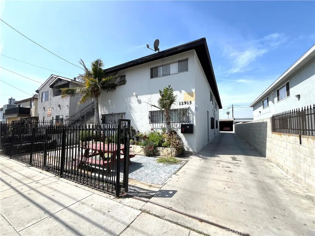 12915 Doty Avenue C, Hawthorne, CA — listing photo 1