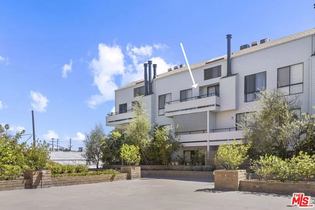 13331 Moorpark Street 318, Sherman Oaks, CA — listing photo 1