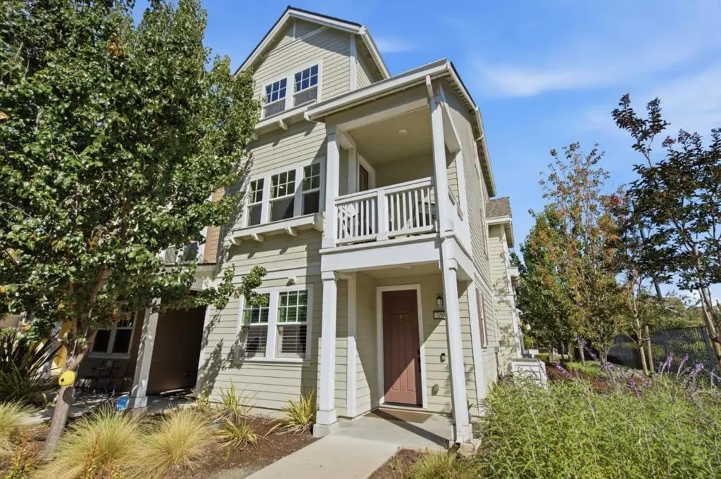 Residential Lease for rent at 350 Circuit Way, Mountain View, Santa Clara County, CA featuring 4 beds and 3 baths
