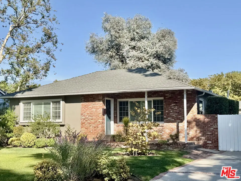 4942 Stern Avenue, Sherman Oaks, CA — listing photo 1
