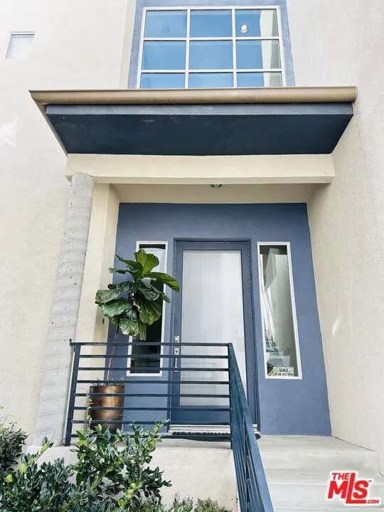Single Family Residence for rent at 6581 Seabluff Drive 11, Los Angeles, CA featuring 4 beds and 3 baths