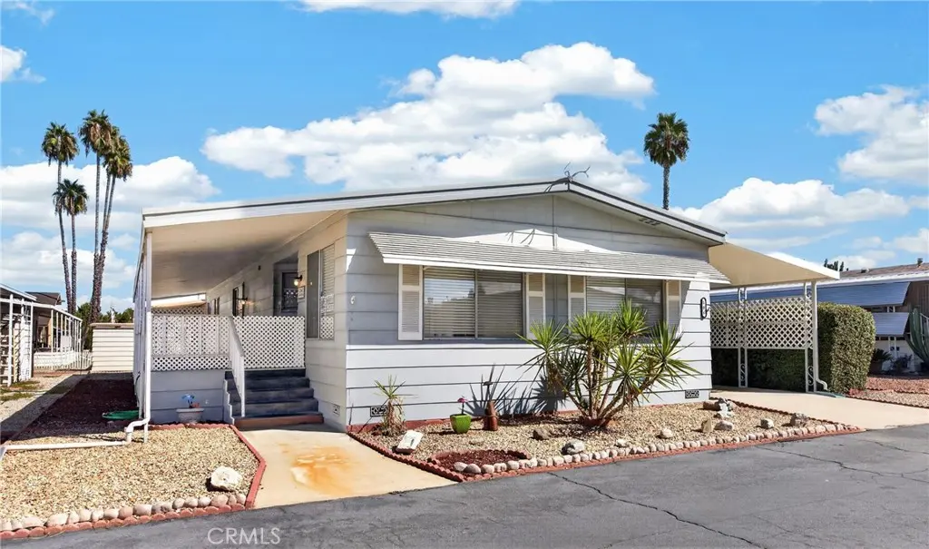 1525 W Oakland Avenue 106, Hemet, CA — listing photo 1