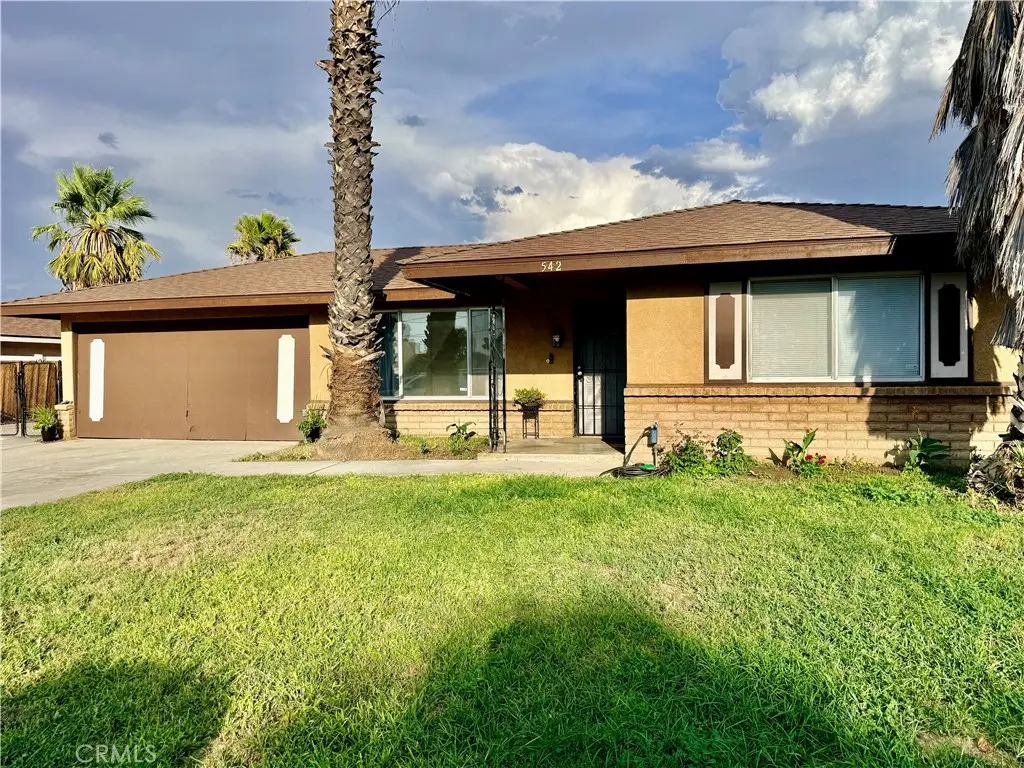 542 N Girard, Hemet, CA — listing photo 1