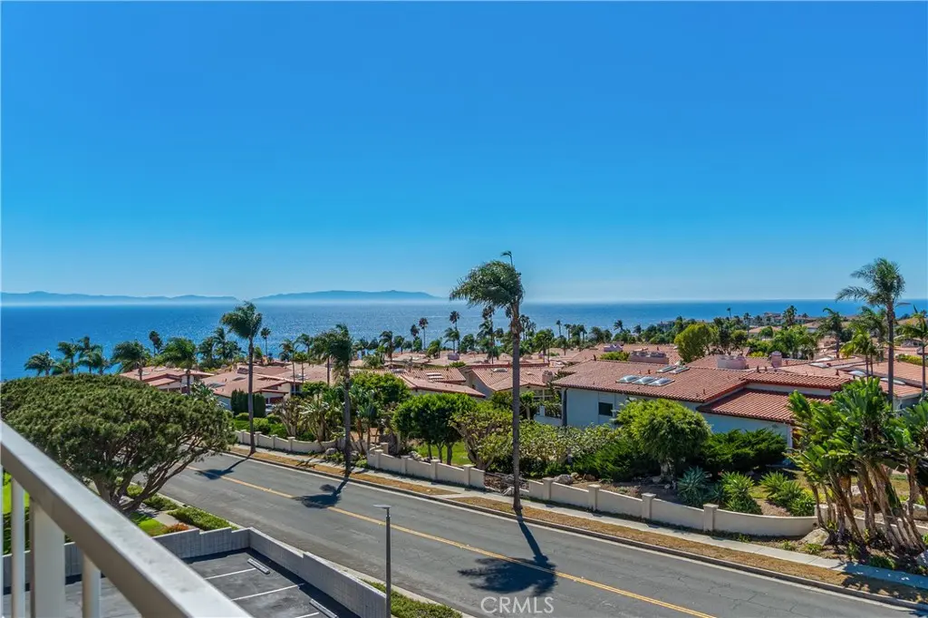 Condominium for sale at 32646 Coastsite 304 D, Rancho Palos Verdes, CA featuring 2 beds and 2 baths