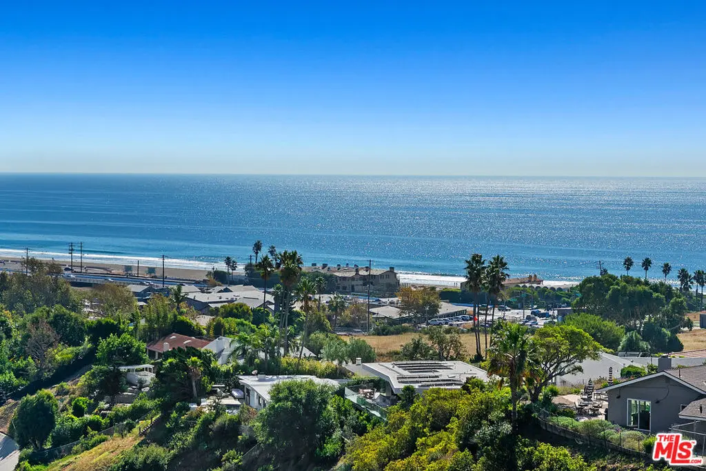 Condominium for rent at 6240 Tapia Drive D, Malibu, CA featuring 3 beds and 3 baths