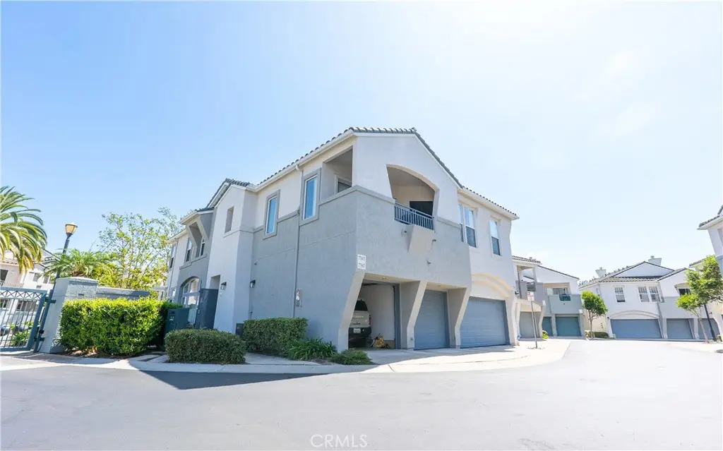 Condominium for rent at 7583 Hazard Center Dr, San Diego, CA featuring 2 beds and 2 baths