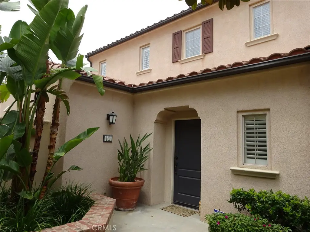 Condominium for rent at 10 Iceberg Rose, Irvine, CA featuring 3 beds and 3 baths