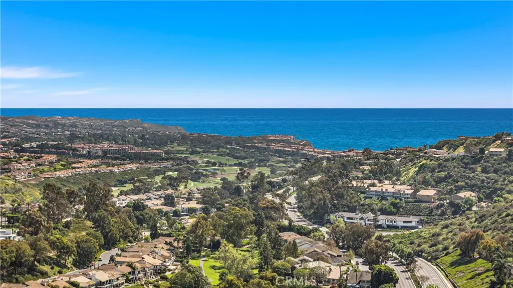 Condominium for sale at 31236 W Nine 7RF, Laguna Niguel, CA featuring 3 beds and 2 baths