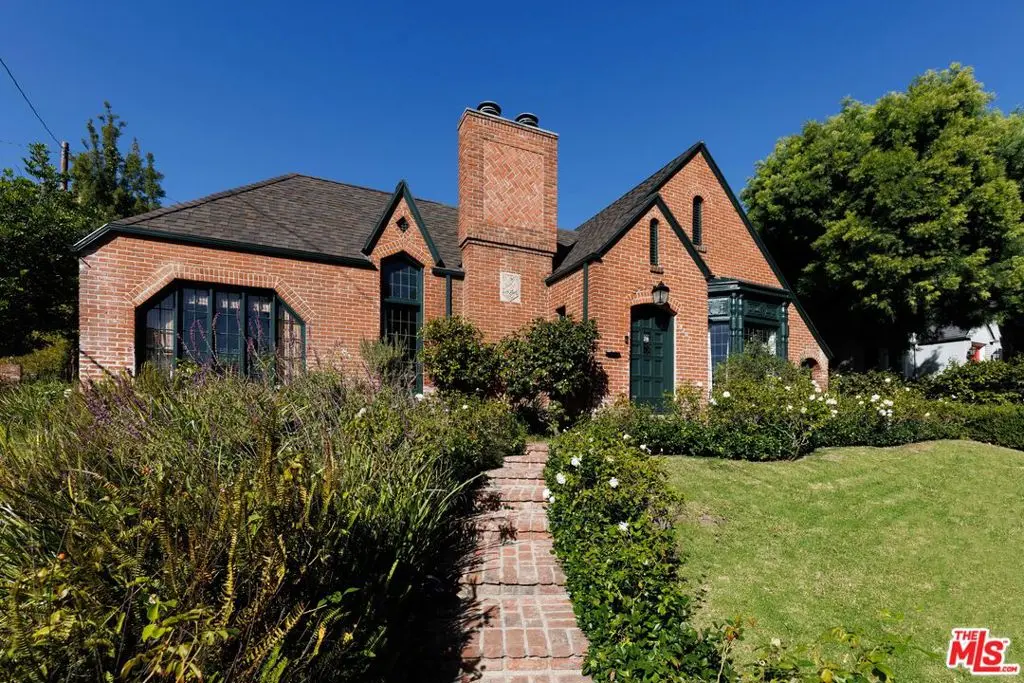 Single Family Residence for rent at 4207 Dundee Drive, Los Angeles, CA featuring 4 beds and 3 baths