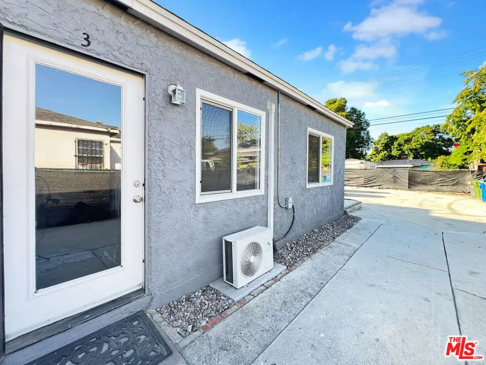 Condominium for rent at 813 E Imperial Highway 3, Los Angeles, CA featuring 1 bed and 1 bath