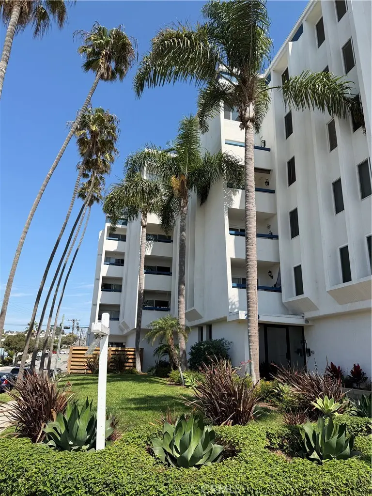 Condominium for sale at 200 S Catalina Avenue 407, Redondo Beach, CA featuring 2 beds and 2 baths