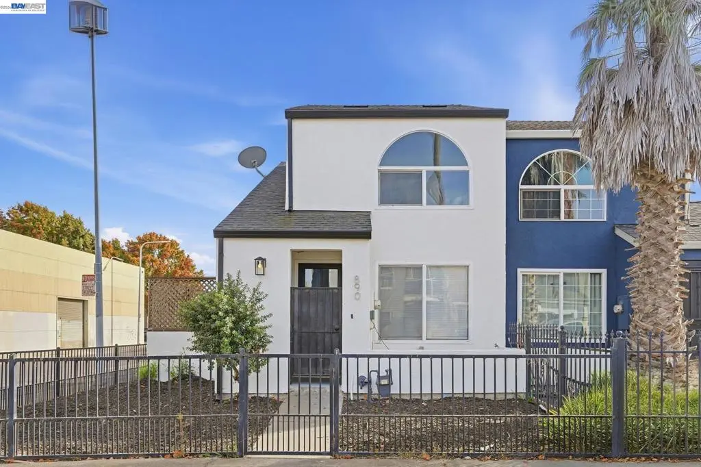 Condominium for sale at 890 Bissell Ct, Richmond, CA featuring 3 beds and 2 baths