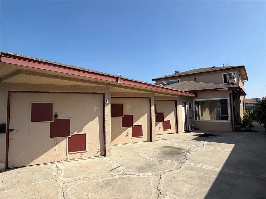 11880 Eucalyptus Avenue C, Hawthorne, CA — listing photo 1