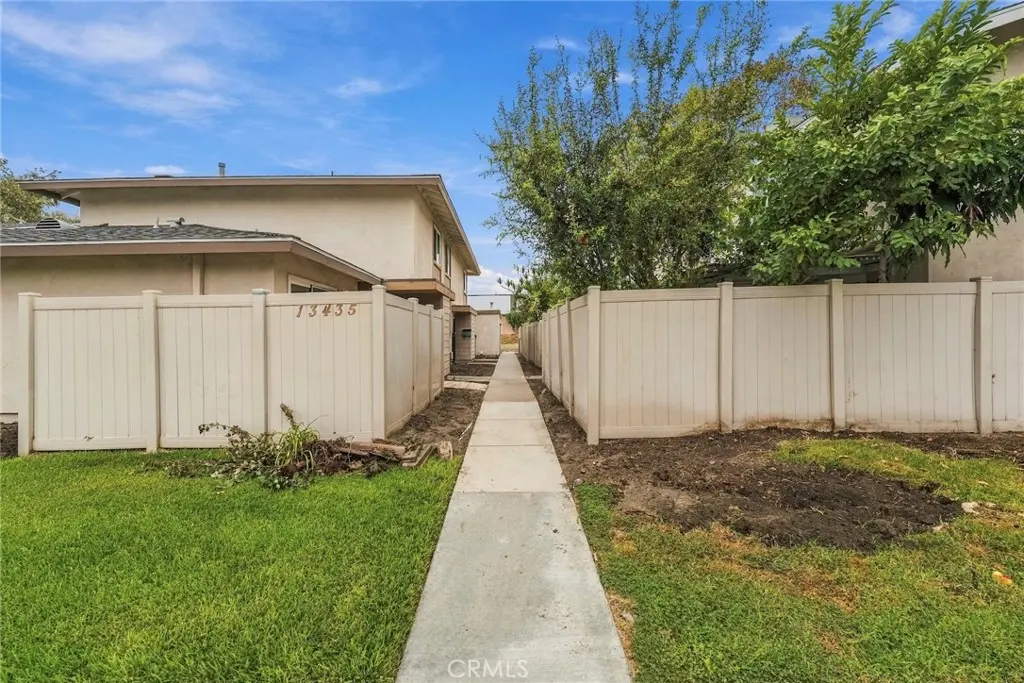 13435 1\4 Village, Cerritos, CA — listing photo 1