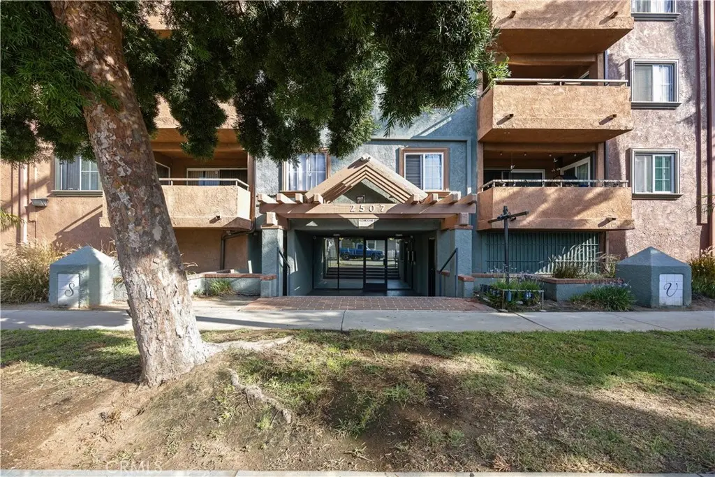 2507 E 15th Street 109, Long Beach, CA — listing photo 1